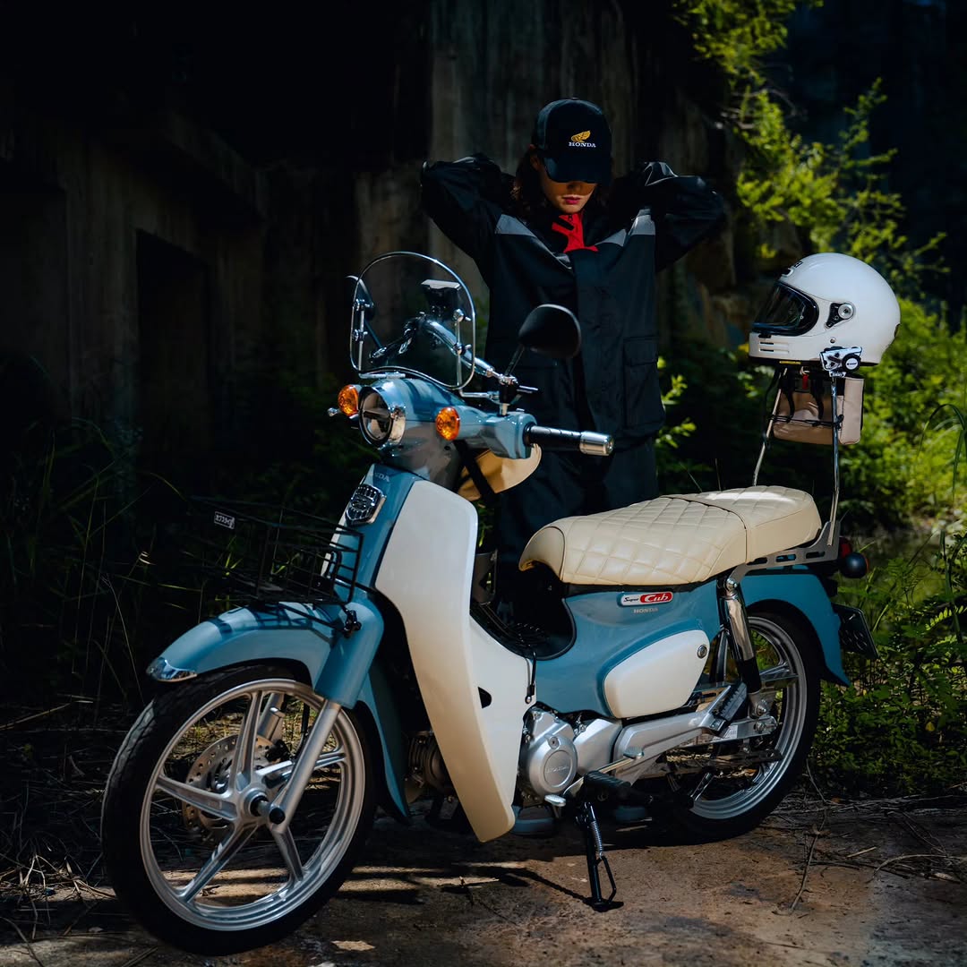 PHYPS MOTORCYCLE 광고 소재