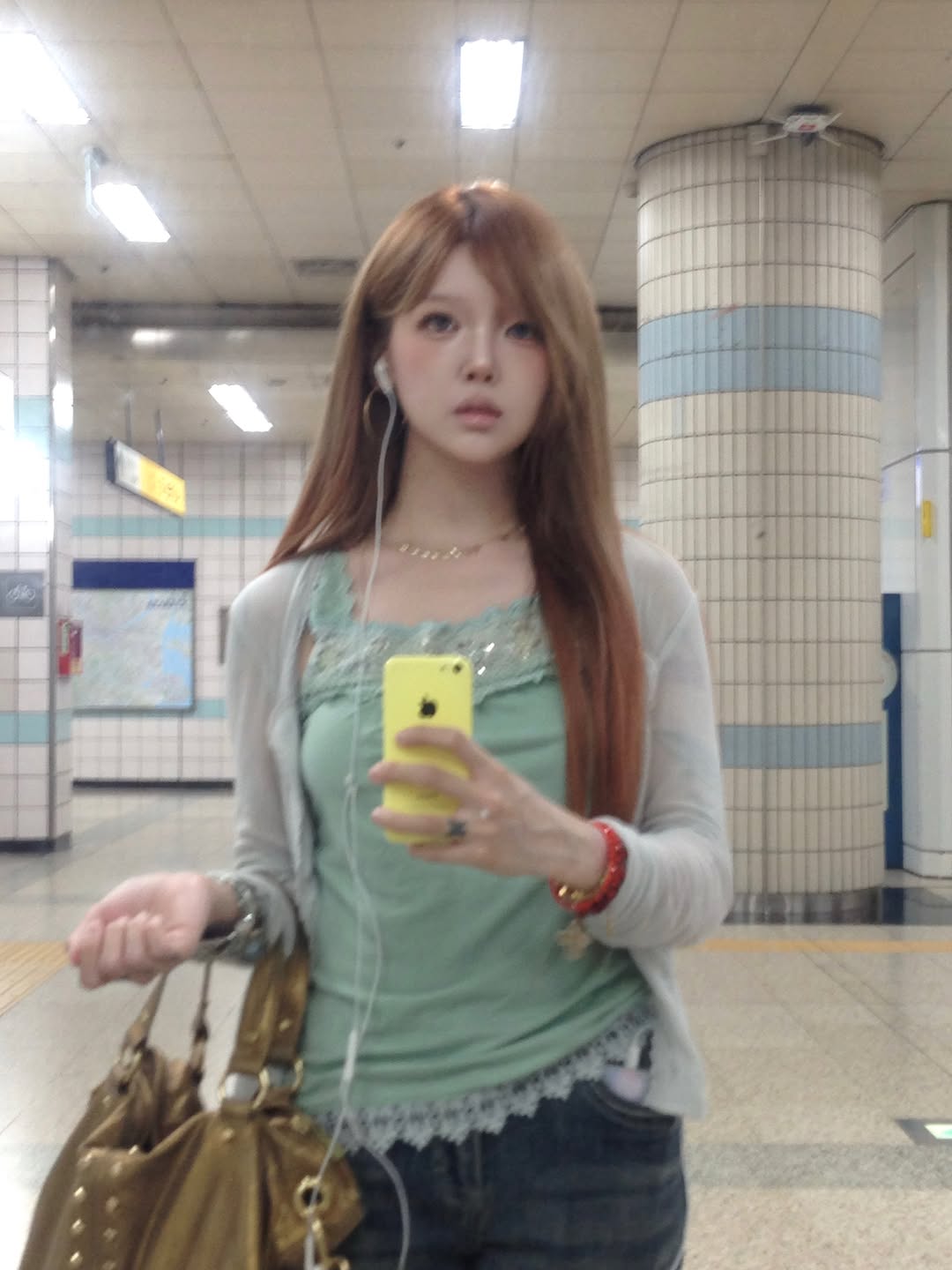 @youxria이 올린 B E L L I A L E U 태그 게시물
