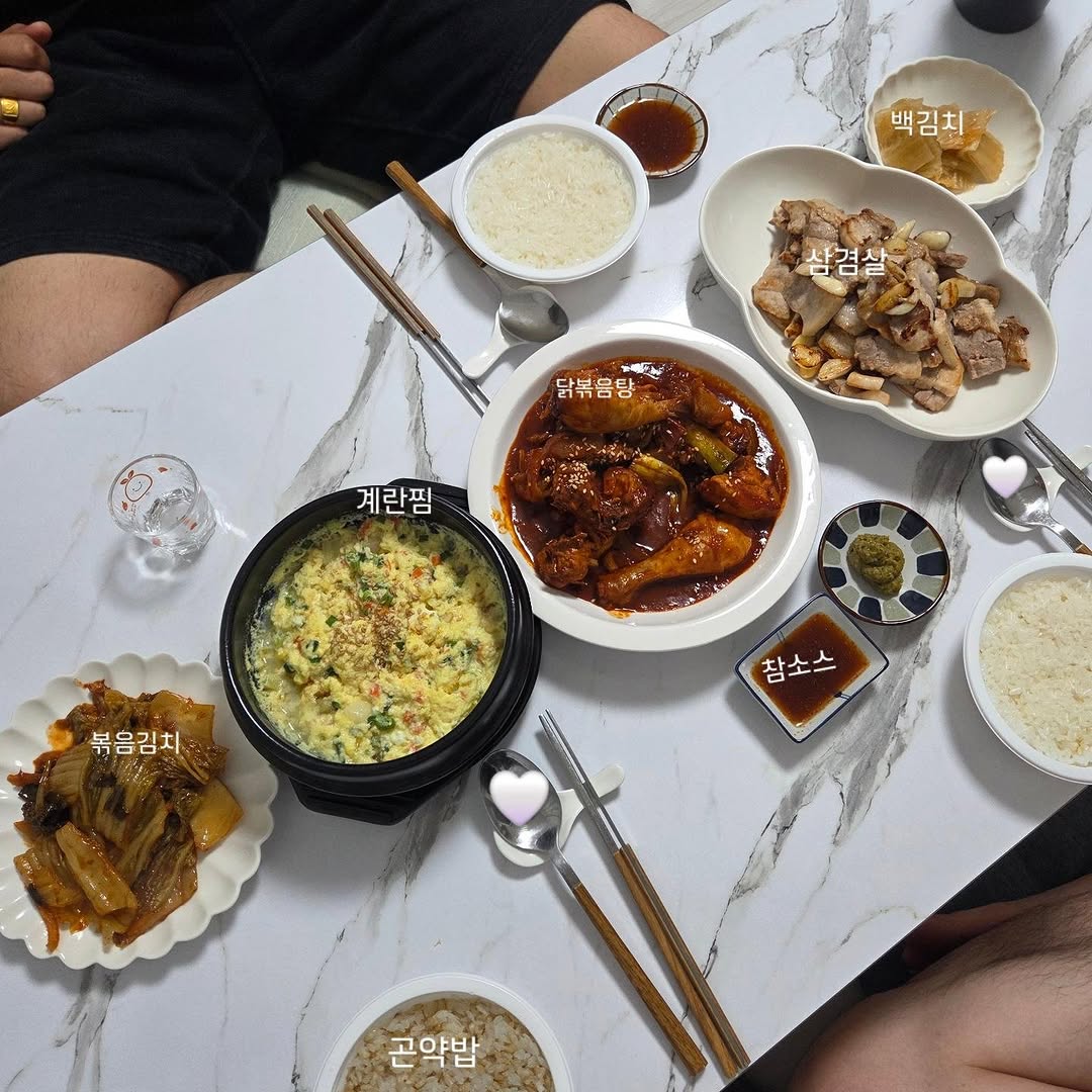 @xxjjyyy_이 올린 미소찬한돈 태그 게시물