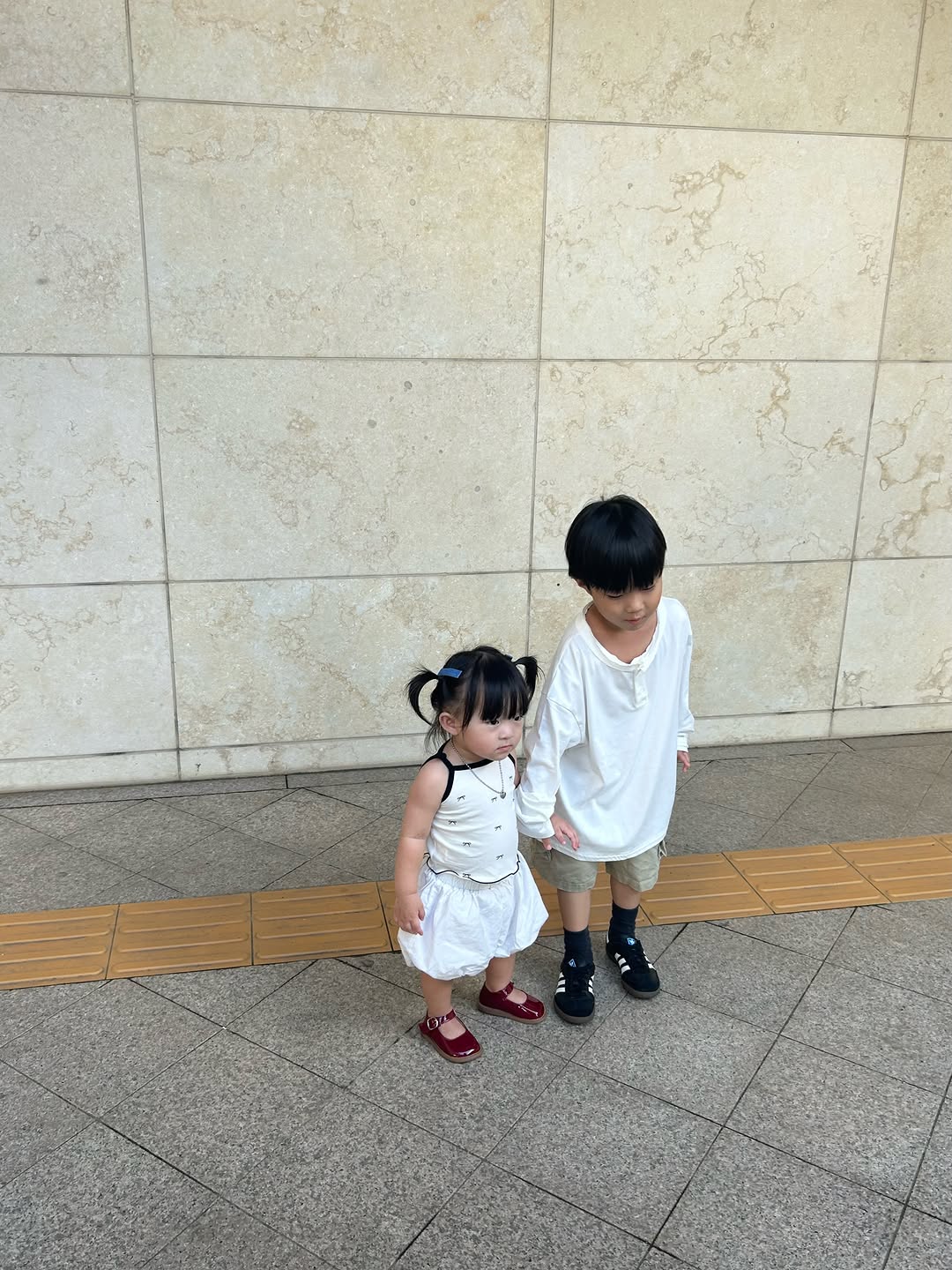 @j_n_.mom이 올린 썸블링 미아방지팔찌 · 각인악세사리 태그 게시물