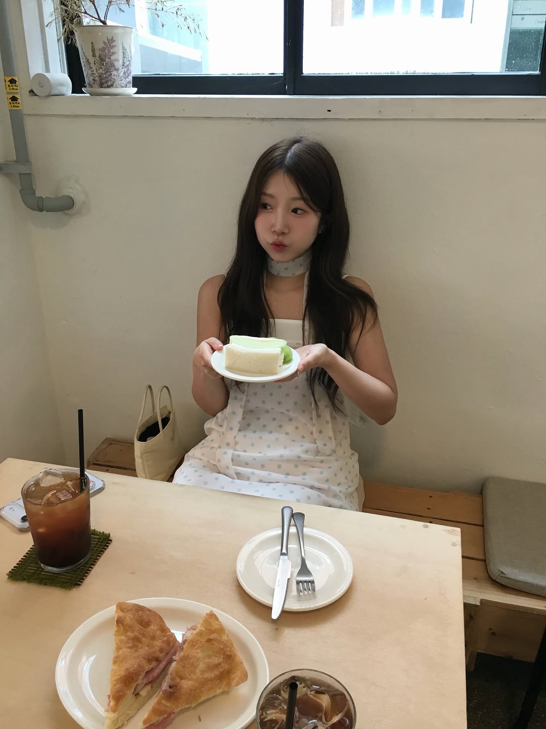 @seoxwoo이 올린 GREET | 그리트 태그 게시물