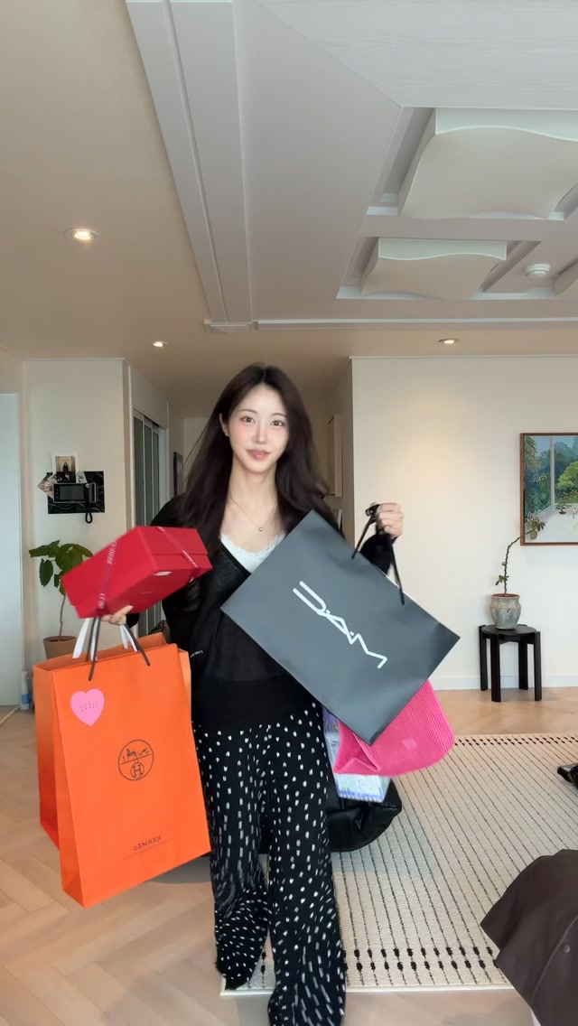 @rilaccoco이 올린 MONCLOS 몽클로스 태그 게시물