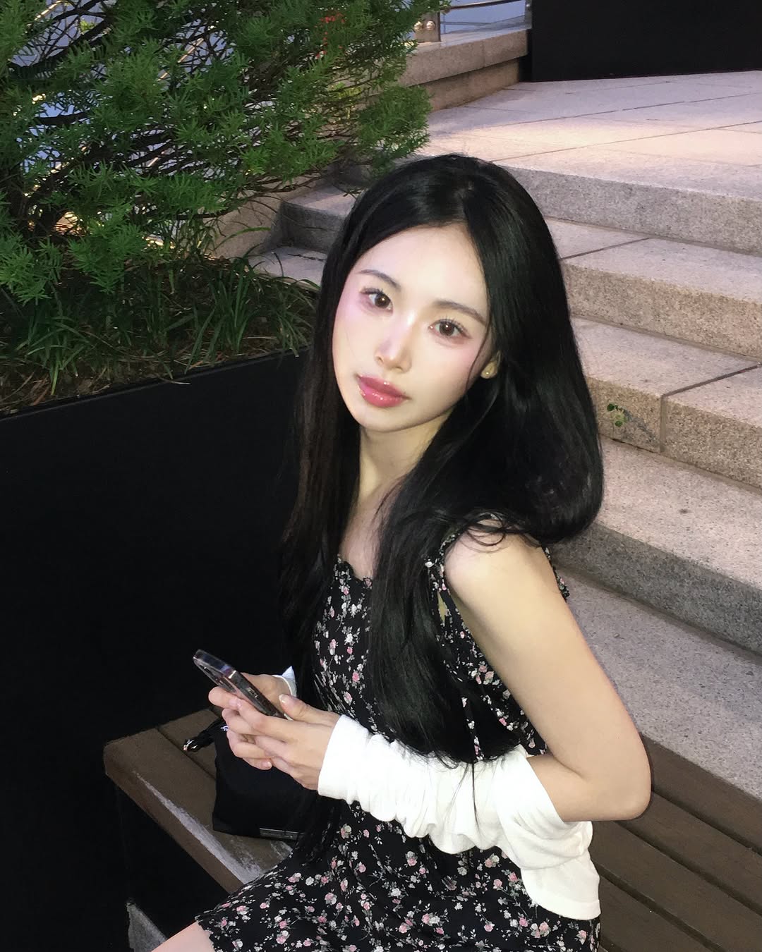 @lyj_e이 올린 NOT YOUR ROSE 태그 게시물