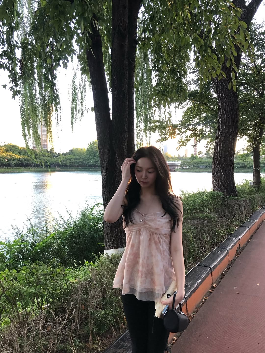 @jeongexn_이 올린 NOT YOUR ROSE 태그 게시물