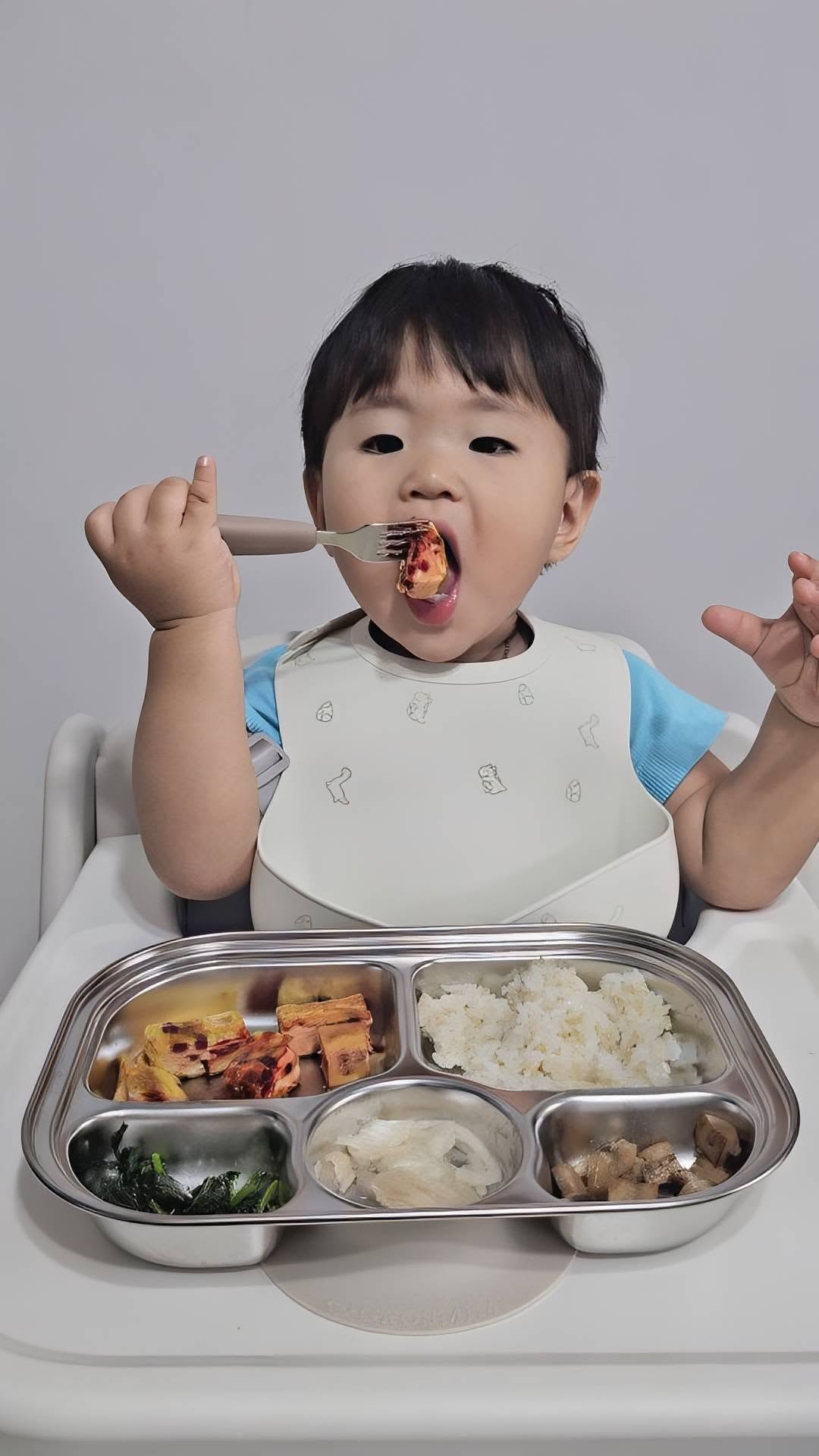 @alkong.babe이 올린 그로미미 태그 게시물