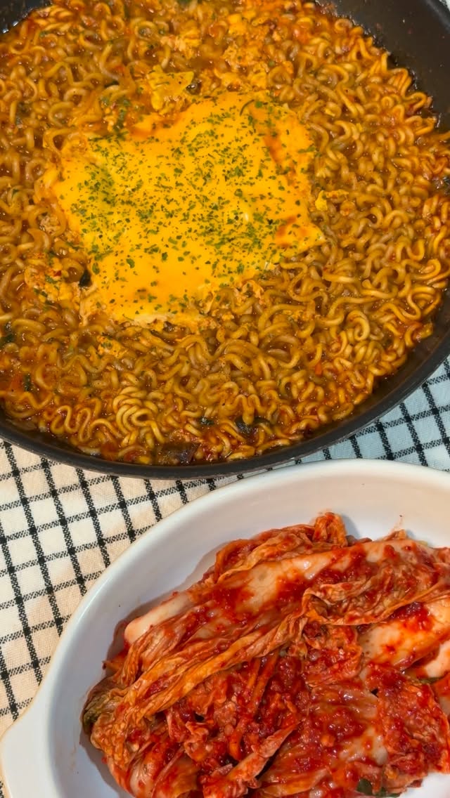 @cookinwithkoreandude이 올린 아르뫼김치 태그 게시물